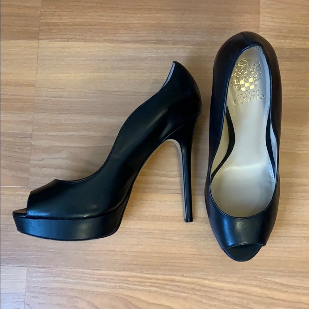 Classic peep toe Vince Camuto!